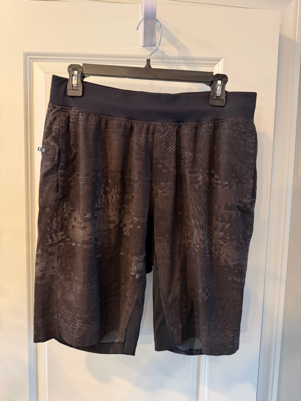 lululemon athletica Black Textured Men’s Athletic Shorts